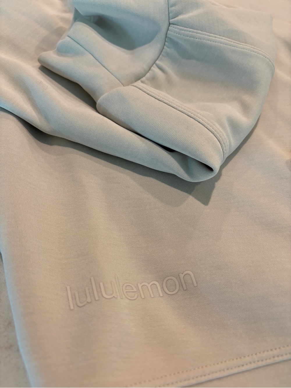 Lululemon cream women’s Pullover with Embossed Logo size 8 like new